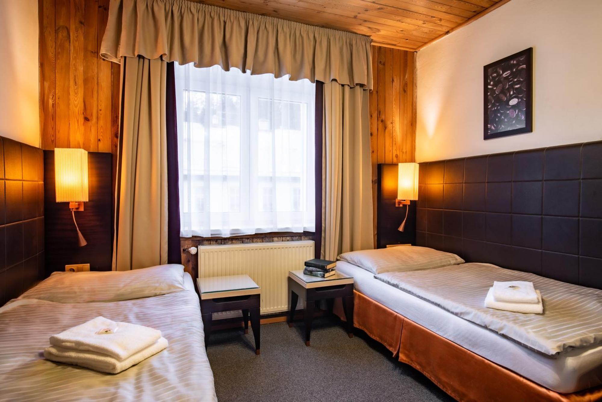 Hotel Schwarz Nové Hamry エクステリア 写真