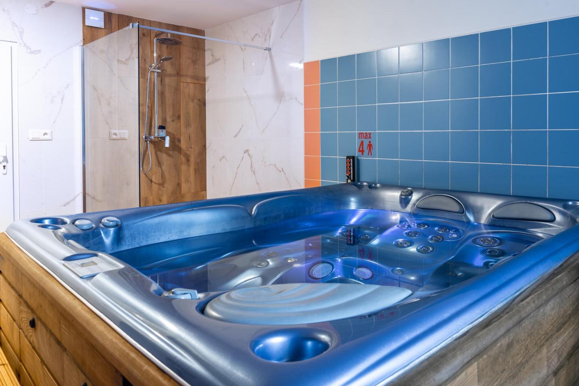 Hotel Schwarz Nové Hamry エクステリア 写真