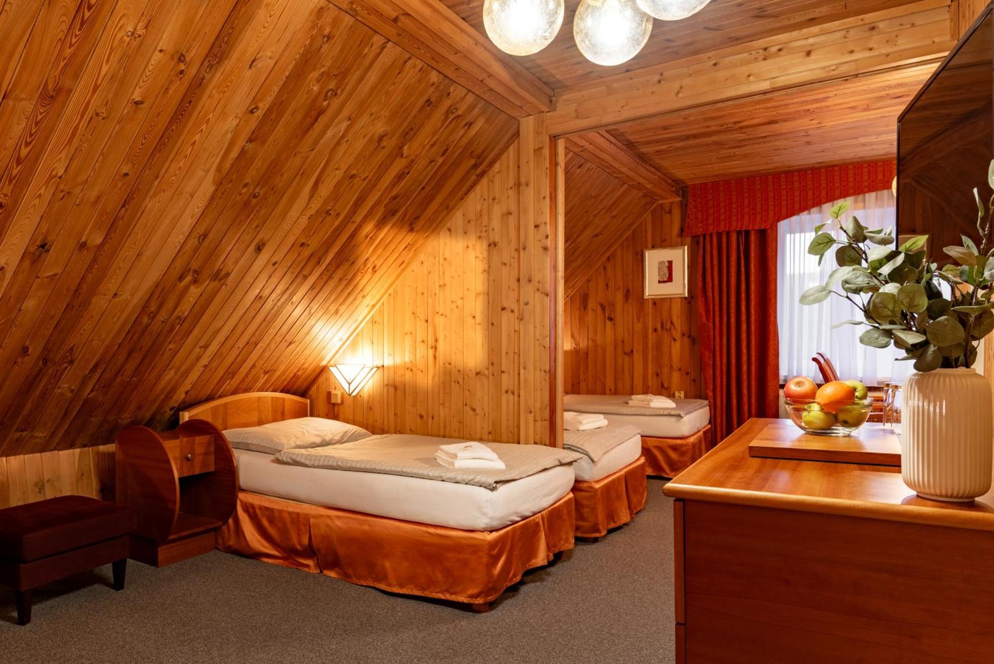 Hotel Schwarz Nové Hamry エクステリア 写真