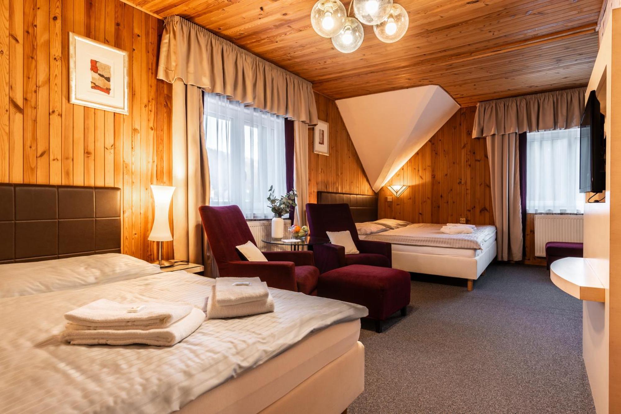 Hotel Schwarz Nové Hamry エクステリア 写真
